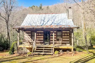 Image de Walnut Falls on Betty's Creek - 1 Br cabin + Open Sleeping Loft