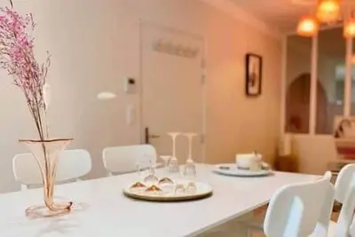 Image de \"Rose\" Cocon Atypique au Cœur du Quartier Haut