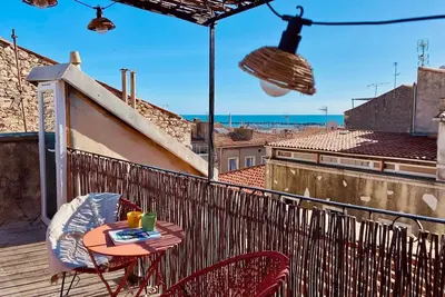 \"Rooftop\" Superbe T3 quartier haut climatisé avec Rooftop!