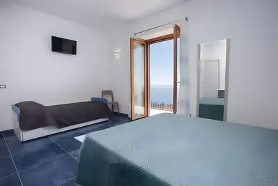Image de Chambre « Camera Volare Vista Mare » avec vue mer, Wi-Fi et climatisation