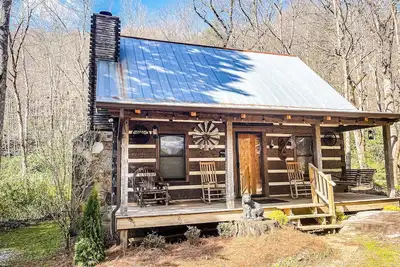 Image de Cherry Bluff Cabin on Betty's Creek - 1br + Open Sleeping Loft, 1 1/2 Baths