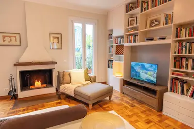 Image de Elegant 2br Retreat - Central, Sunlit, Work Ready