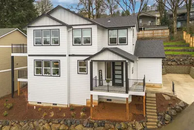 Image de Beautiful 3 bedroom house with views of the hills.