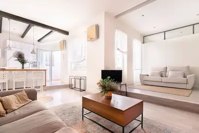 Waou Seville Center X