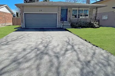 Image de Private Suite, Patio & Yard. Walk to University of Guelph.