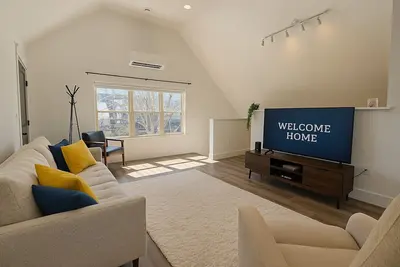 Image de Cozy Standalone Private Loft w/ Full Kitchenette