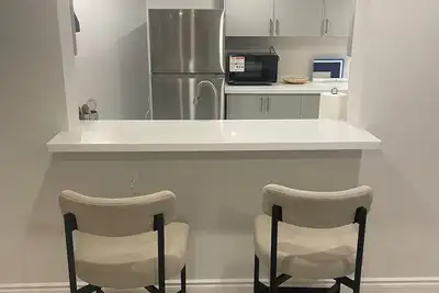 Image de Spacious Basement Apartment in Rouge Hill Near Highway 401