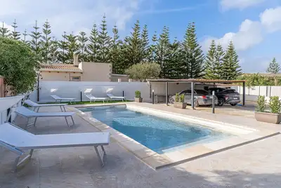 Image de Villa « Gardenia – Piscine privée » avec vue sur la mer, Wi-Fi et climatisation