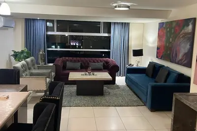 Image de Elegant and safe apartment 5 minutes from Akron Stadium!