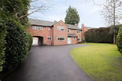 Image de 5 Bed Hale Mansion | Free Parking