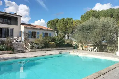 Image de Spacious 4-bedroom villa for relaxing stays amongst the vineyards