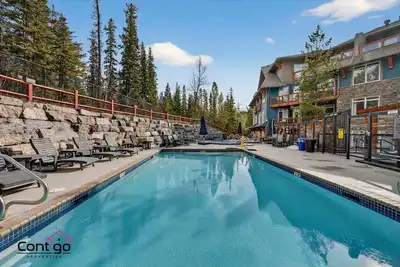 Image de Alpine Luxe | Mtn Views | Pool & Hot Tub | Gym |Ac
