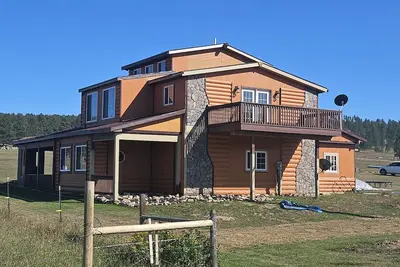 Image de Beautiful 2-bedroom house with a Cathedral Spires view.