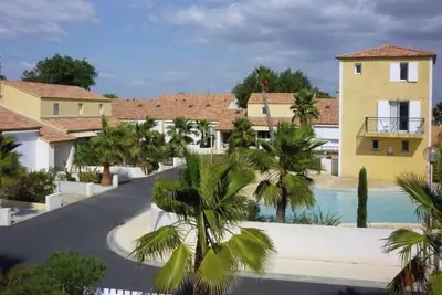 Image de Clos Fontaine Maison avec jardin, piscine