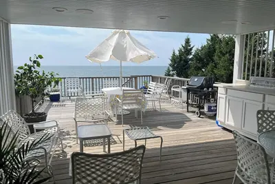 Image de 3-bedroom house in tranquil Fairfield with cool Ac breeze