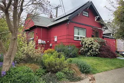 Image de Classic 1910 Ballard home, basement suite in Seattle Perfect for Fifa