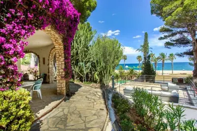 Image de Villa spacieuse à Miami Platja, 6 chambres, près de la plage