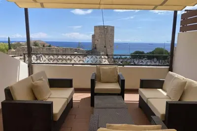 Image de Maison rénovée au cœur de Tarragone avec vue sur mer et terrasse