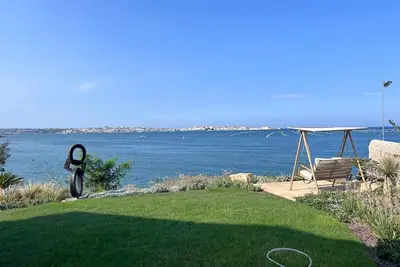 Image de Maison design les pieds dans l’eau