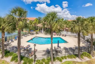Image de Coastal Getaway—Spacious 2br/2ba Condo Near Beach