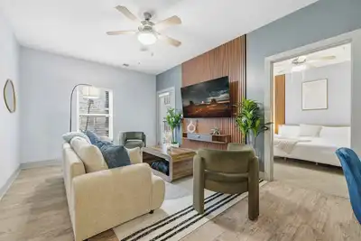 Image de March Madness Stay|Chic 2br+Free Prkng Near Dt
