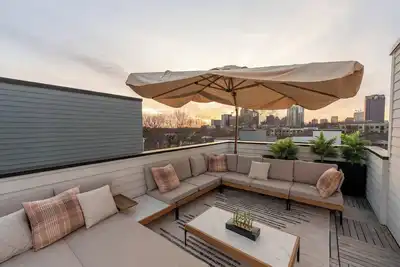 Image de Downtown Raleigh Rooftop Retreat - Skyline Views