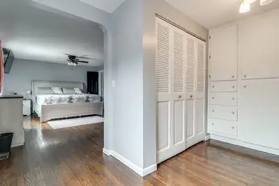 Image de Welcome to your peaceful lakeside escape on beautiful Belleville Lake, Michigan.