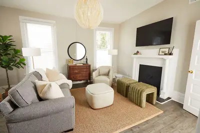 Image de Relax in the Classic Rewind- Downtown 5 miles to Masters