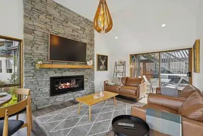 Image de Earnslaw Lakeview Retreat, close to town + parking