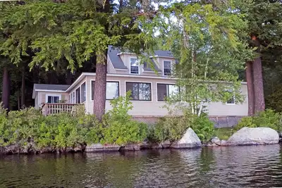 Image de Quiet, clean 4-bed lake-front cottage on Loon Pond, Nh