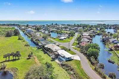 Image de Luxury Waterfront Retreat, Fishing, Rocket Launch Views, Near Cruises