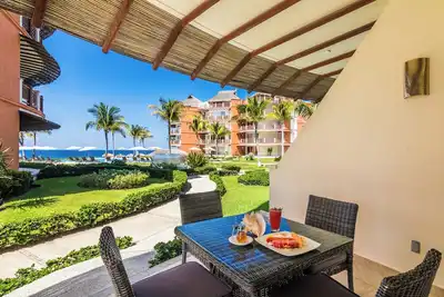 Image de 2 Beds 2 Baths Main Floor with Amazing Ocean Views