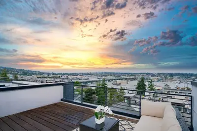 Image de [View] 3br Queen Anne House | Rooftop | New Promo