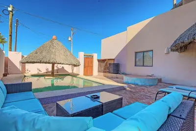 Image de Colorful Oceanview Home with Pool Casa en el Cielo