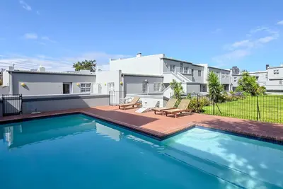 Image de 2br Ensuite at De Waterkant Piazza & Pool