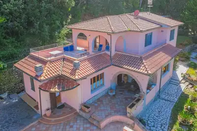 Image de Spacious villa just a few steps from Paolina Beach.