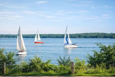 Image de Luxury Lakeview Stay with Jacuzzi | Downtown Barrie