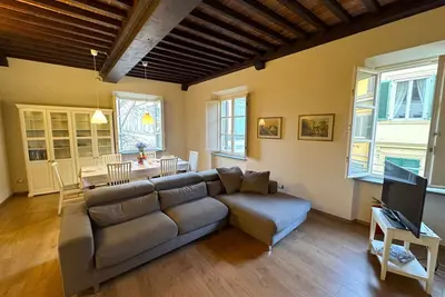 Image de Appartement à Lucques avec 2 chambres à coucher, 6 couchages