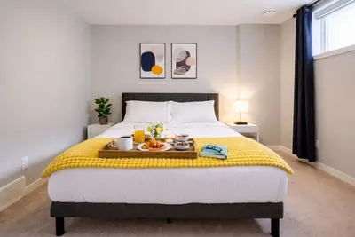 Image de Stylish New Suite - Fast Wifi & Full Kitchen Near Airport