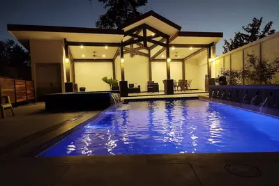 Image de #1 Suite neuve et moderne à 2 lits avec piscine partagée