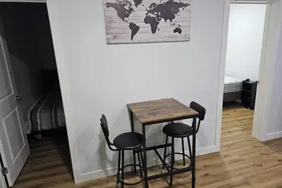 Image de 2 bedroom 1 bath fully furnished. Newly built with separate entrance. Very neat