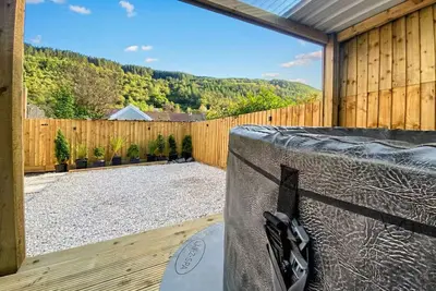 Image de Valley views, hot tub and pool table — sleeps 8 in the Welsh hills
