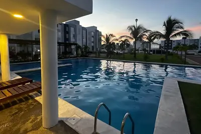 Image de Ground Floor Apartment with Pool and Private Patio - 5 minutes from Bonfil Beach