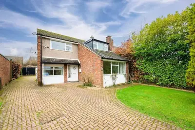 Image de 4 Bed Hale Barns Home | Free Parking