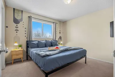 Image de Cozy travel-themed retreat with coffee bar and games. Close to Tamarack shops and dining.