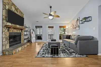 Image de Private Fayetteville Retreat - Near Downtown & Fb