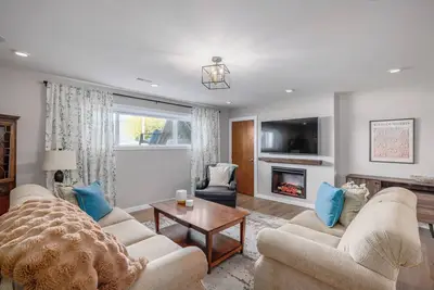 Image de Located next to Knox Mountain. Two bedrooms one bathroom peaceful great location