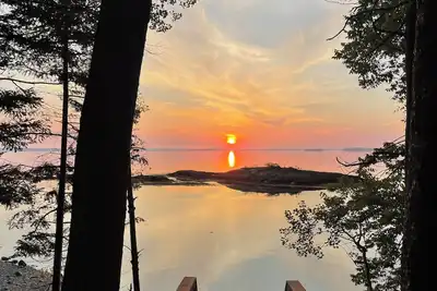 Image de New Scandinavian-style home with stunning views of the ocean and a private beach