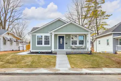 Image de New-built house in charming Indianapolis with cool Ac