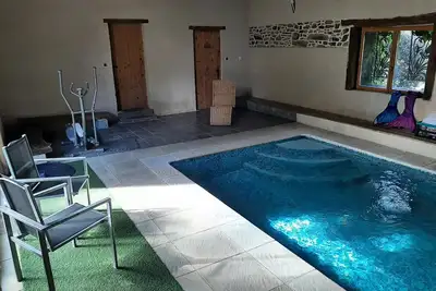 Image de Gîte avec piscine intérieure chauffée